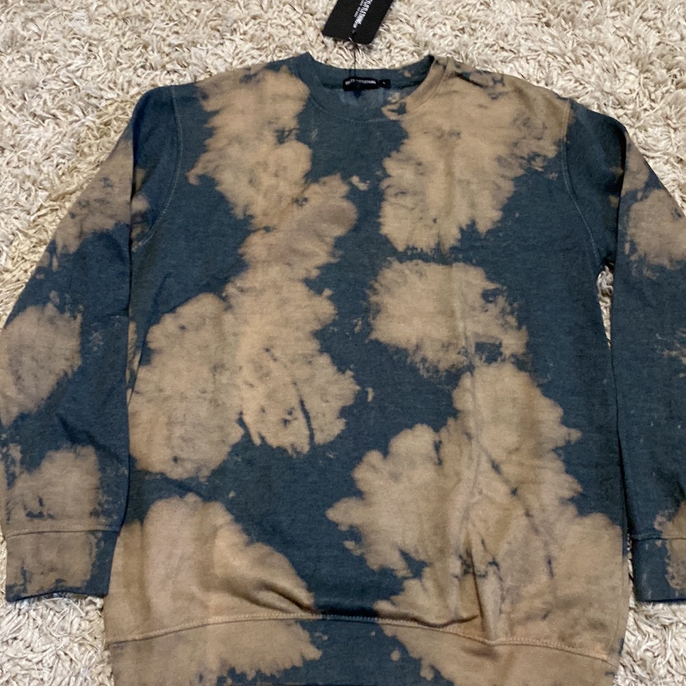 Pretty little Thing brand sweat shirt